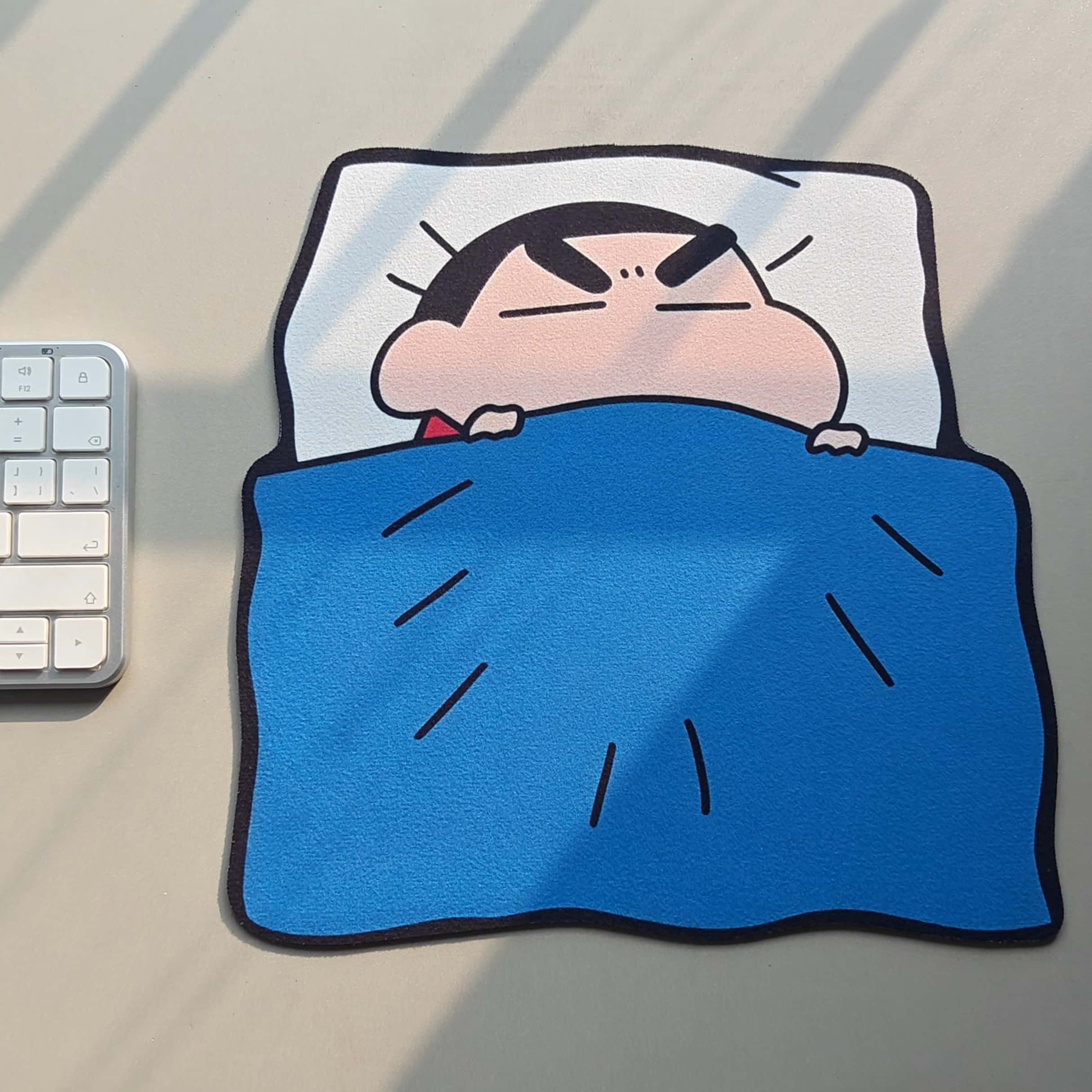 Tapis de souris Crayon Shincha - Desk Setup Cute avis et prix